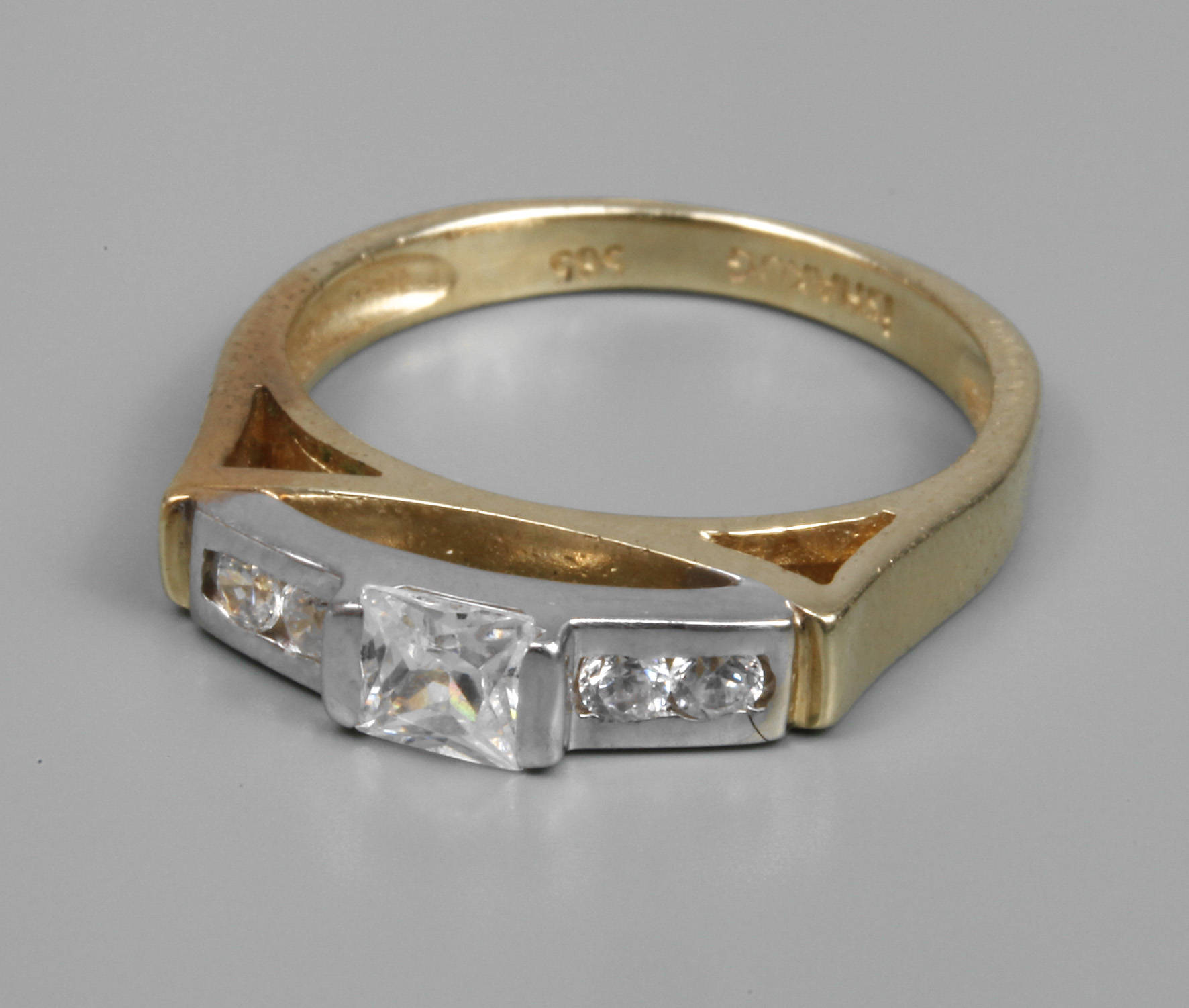 Damenring mit Zirkonia