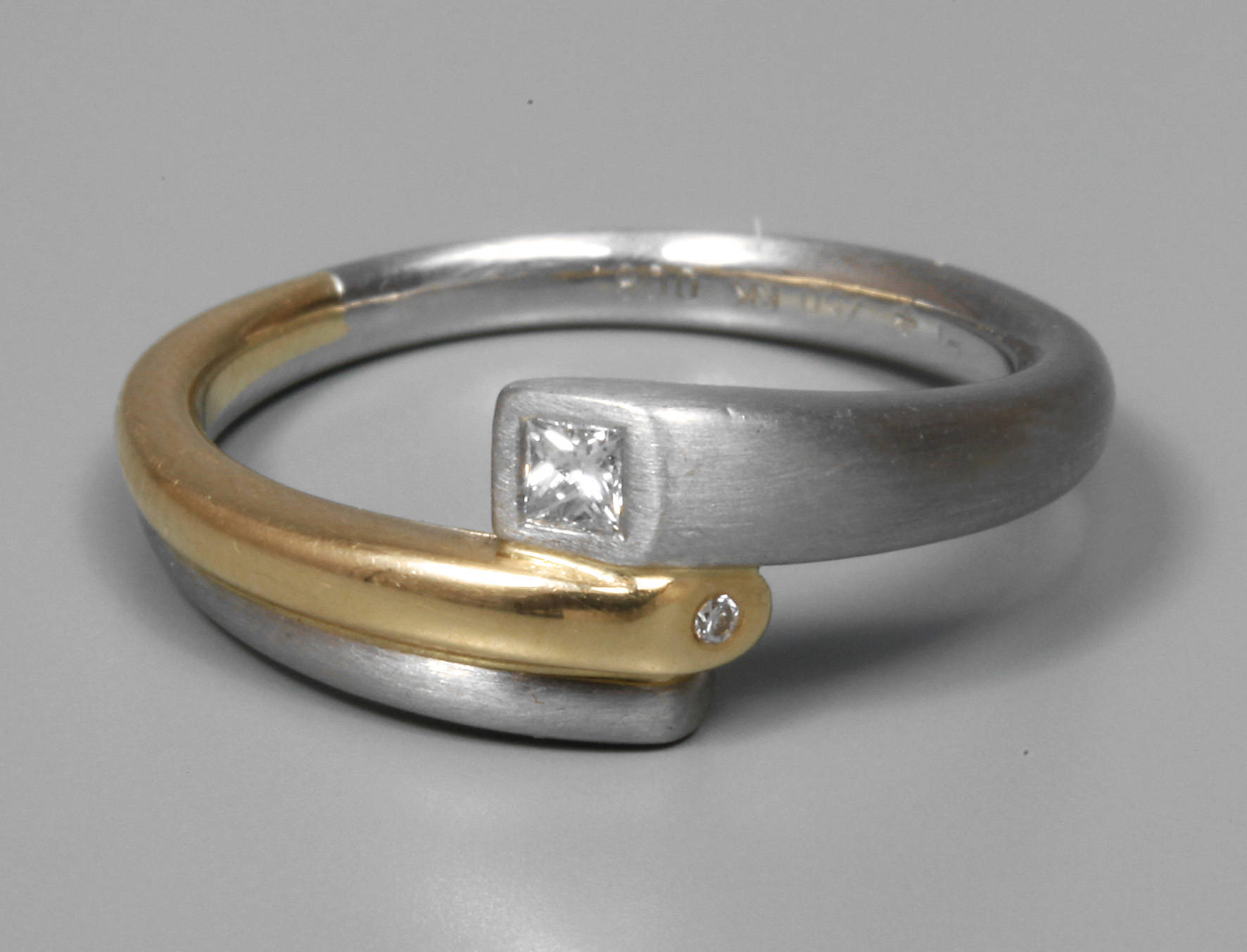 Platinring mit Brillanten