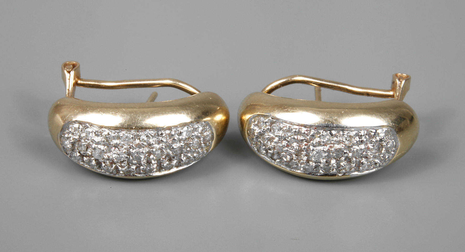 Paar Ohrringe mit Diamantbesatz