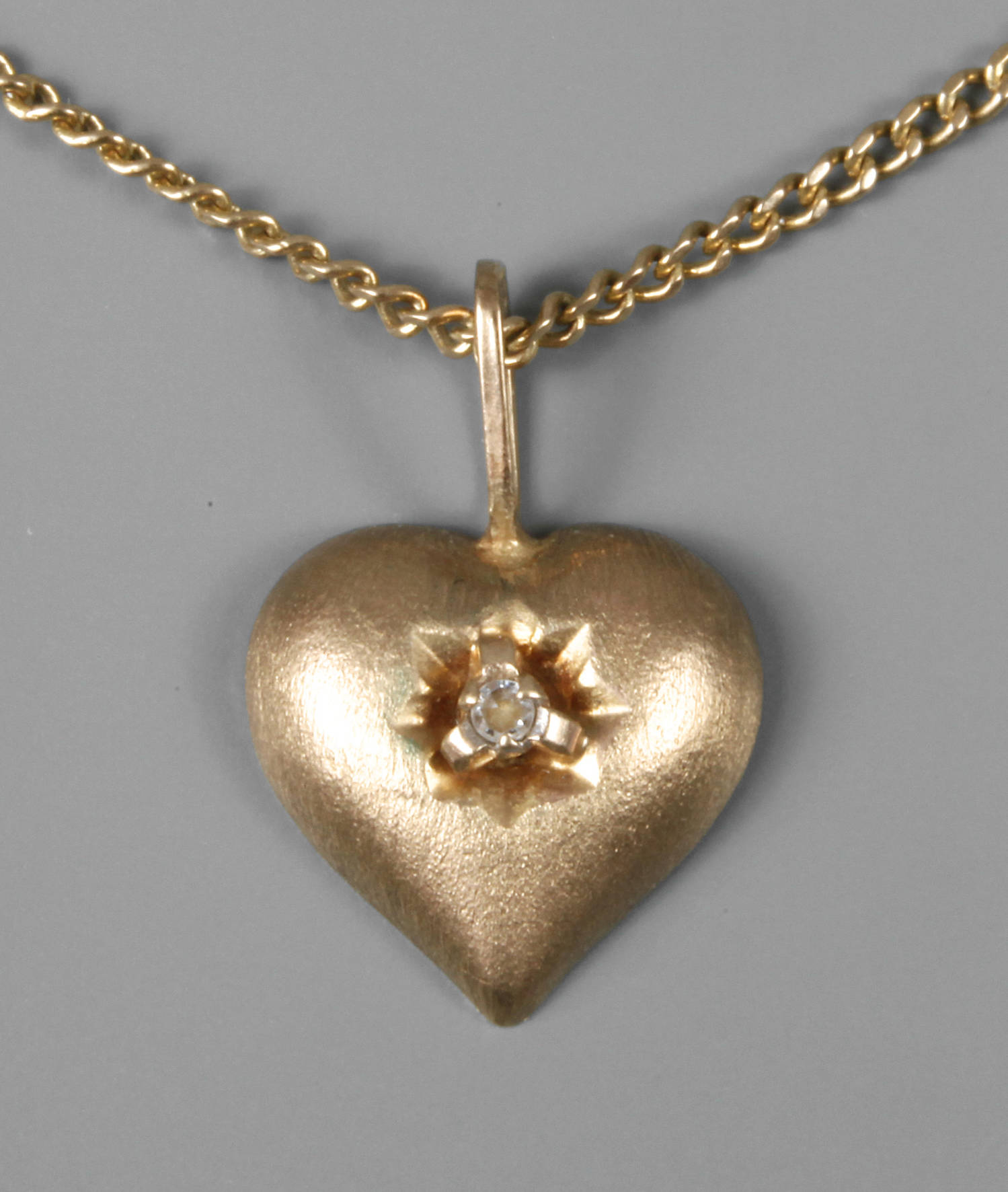 Herzanhänger an Kette