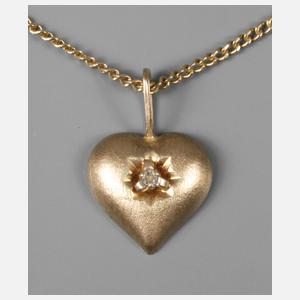 Herzanhänger an Kette