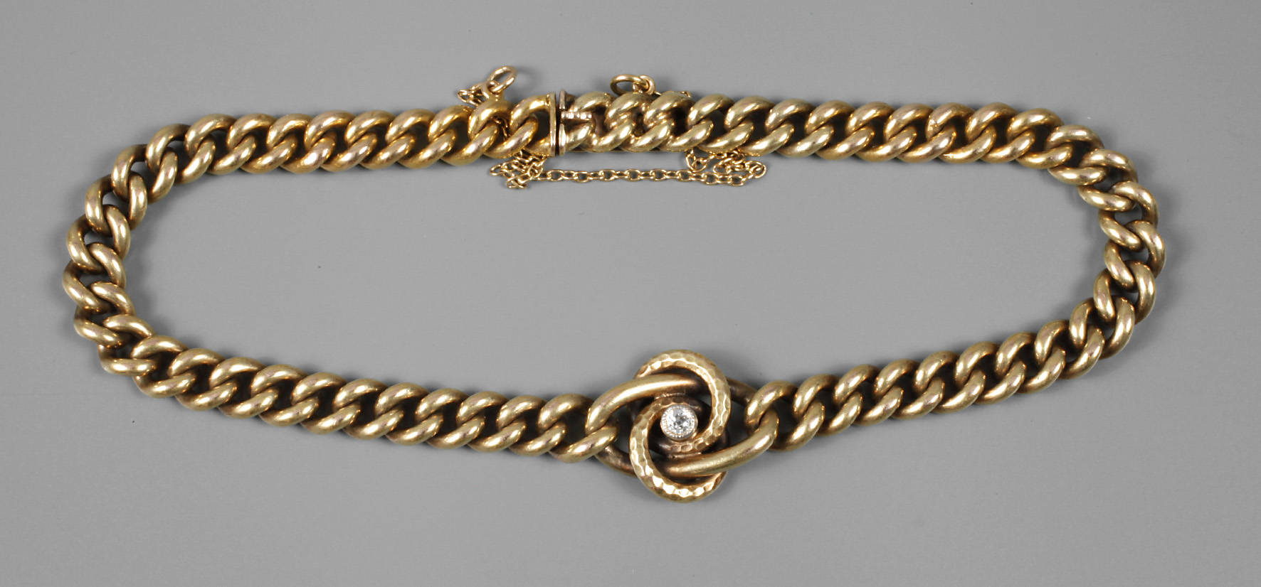 Schweres Armband mit Diamant