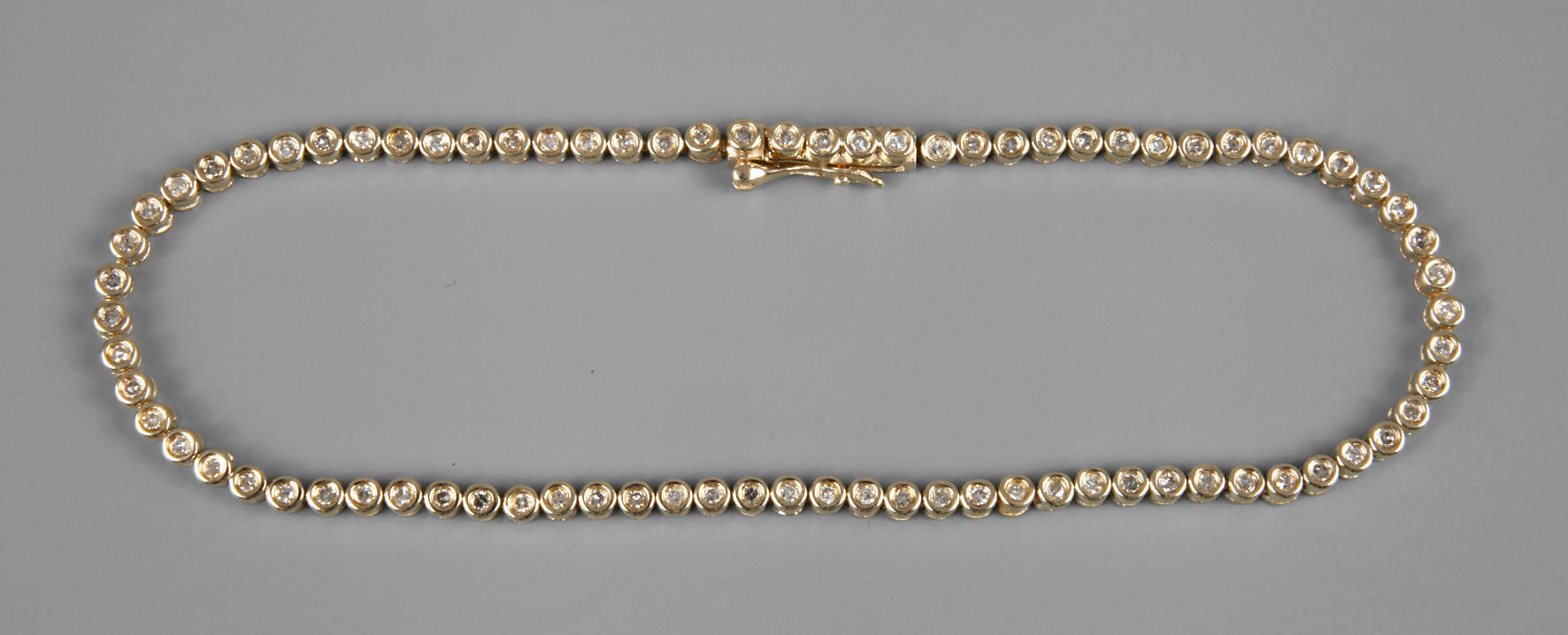 Tennisarmband mit Brillantbesatz