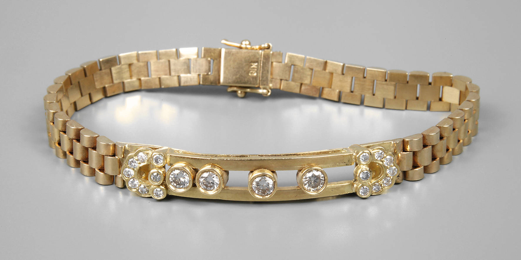 Ungewöhnliches Armband mit Brillanten