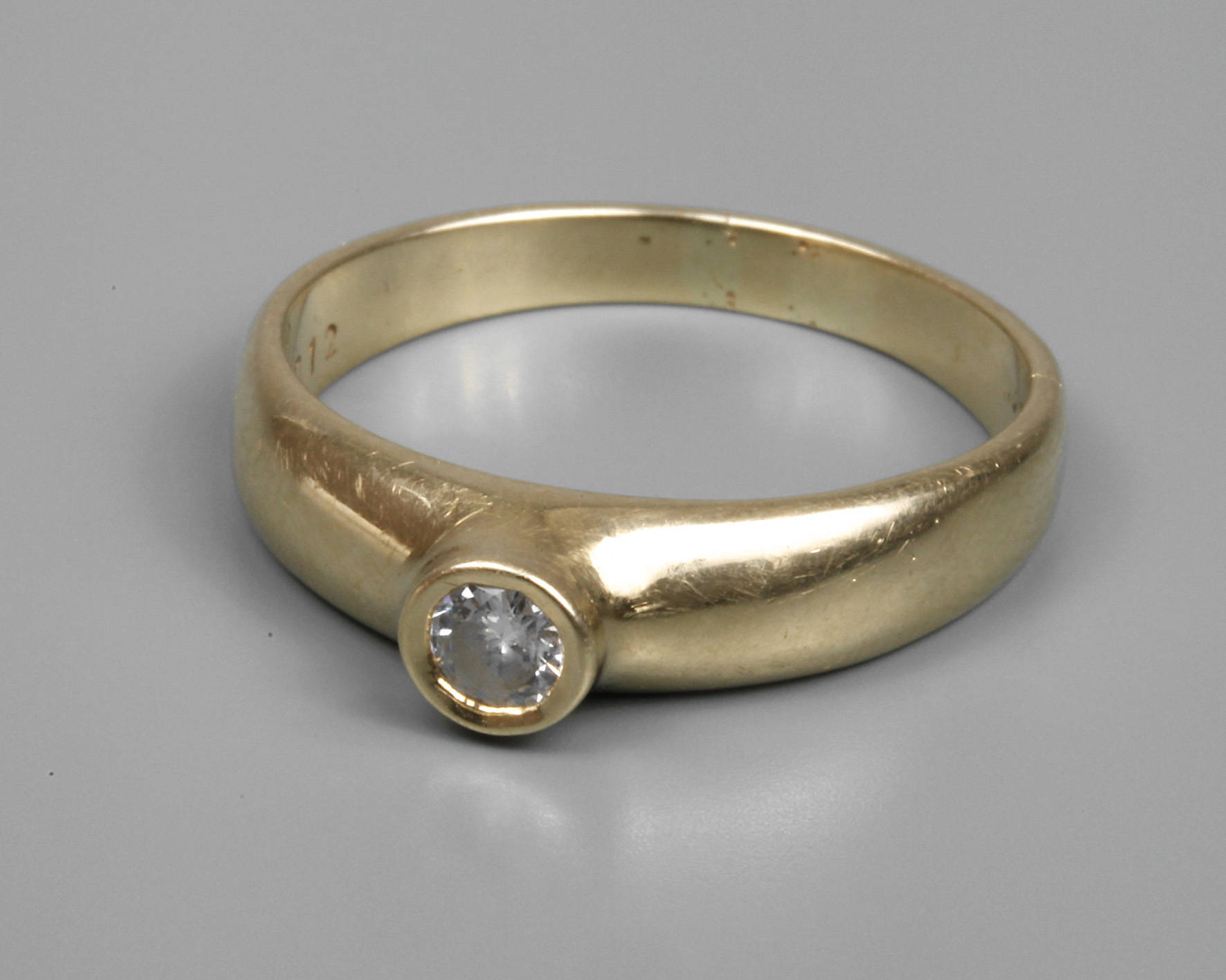 Damenring mit Brillant