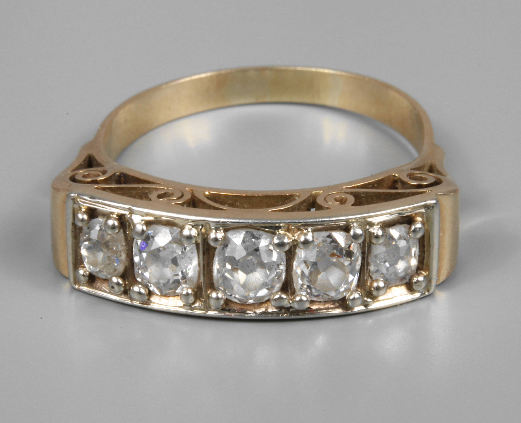 Damenring mit Diamantbesatz von ca. 1,5 ct