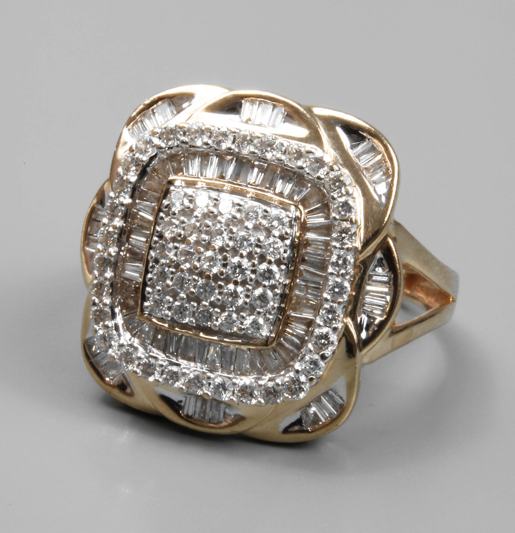 Damenring mit Diamanten von ca. 2,4 ct