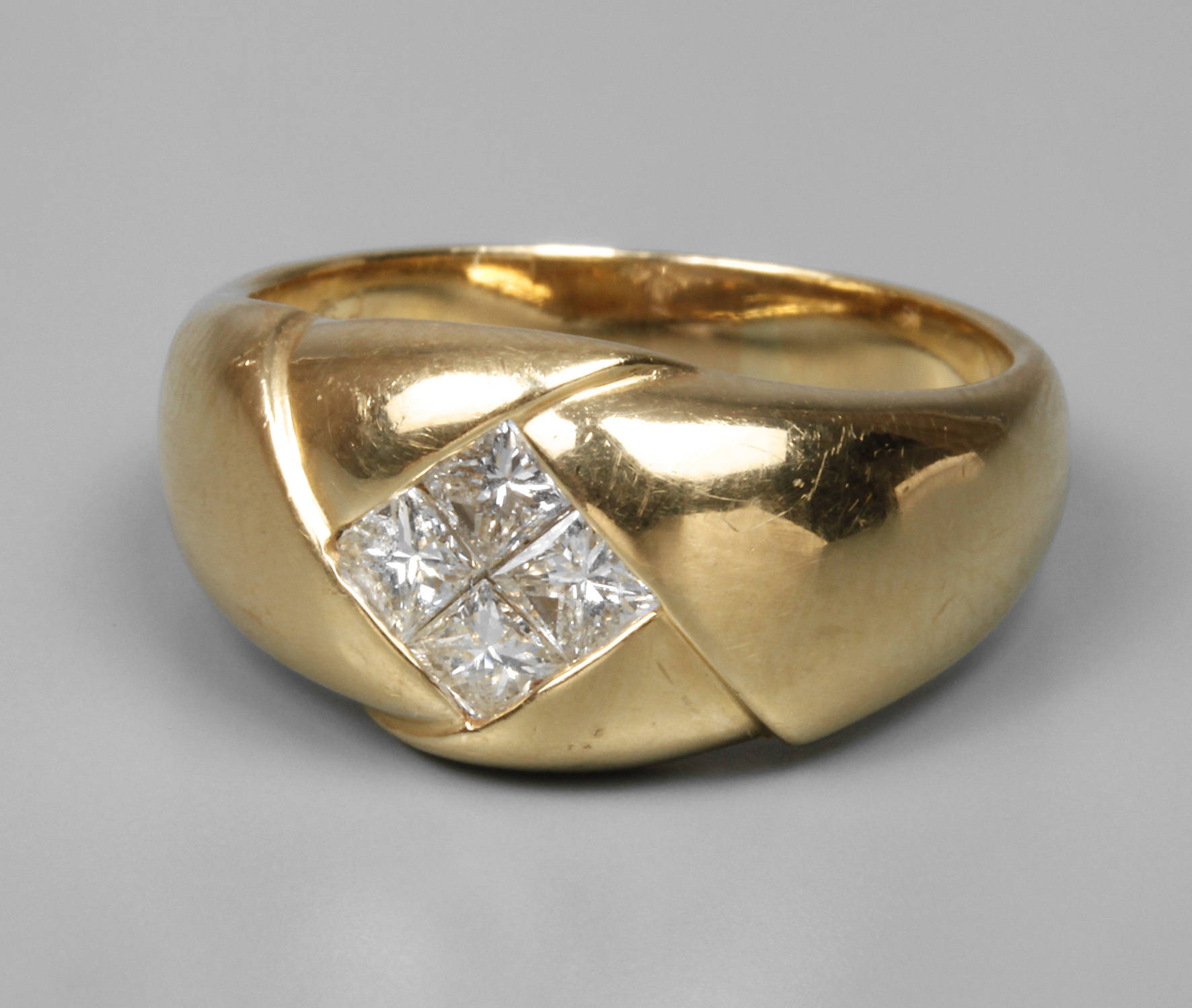 Damenring mit Prinzesscutdiamanten