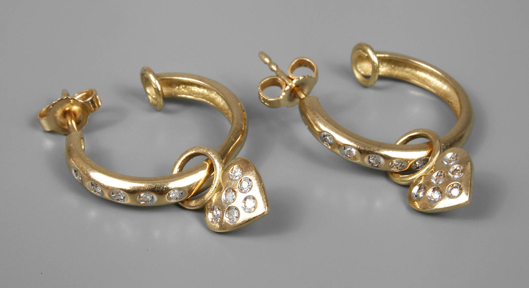 Paar Creolen mit Diamantbesatz