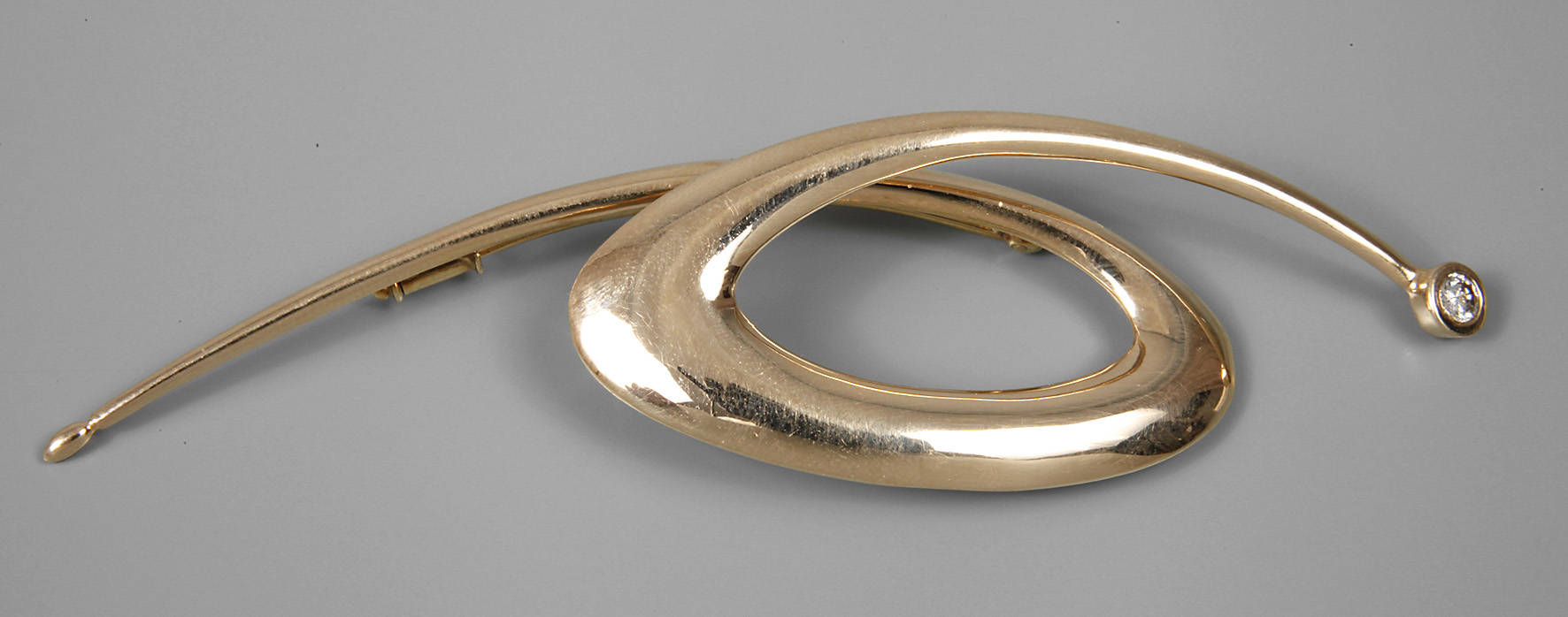 Elegante Brosche mit Brillant