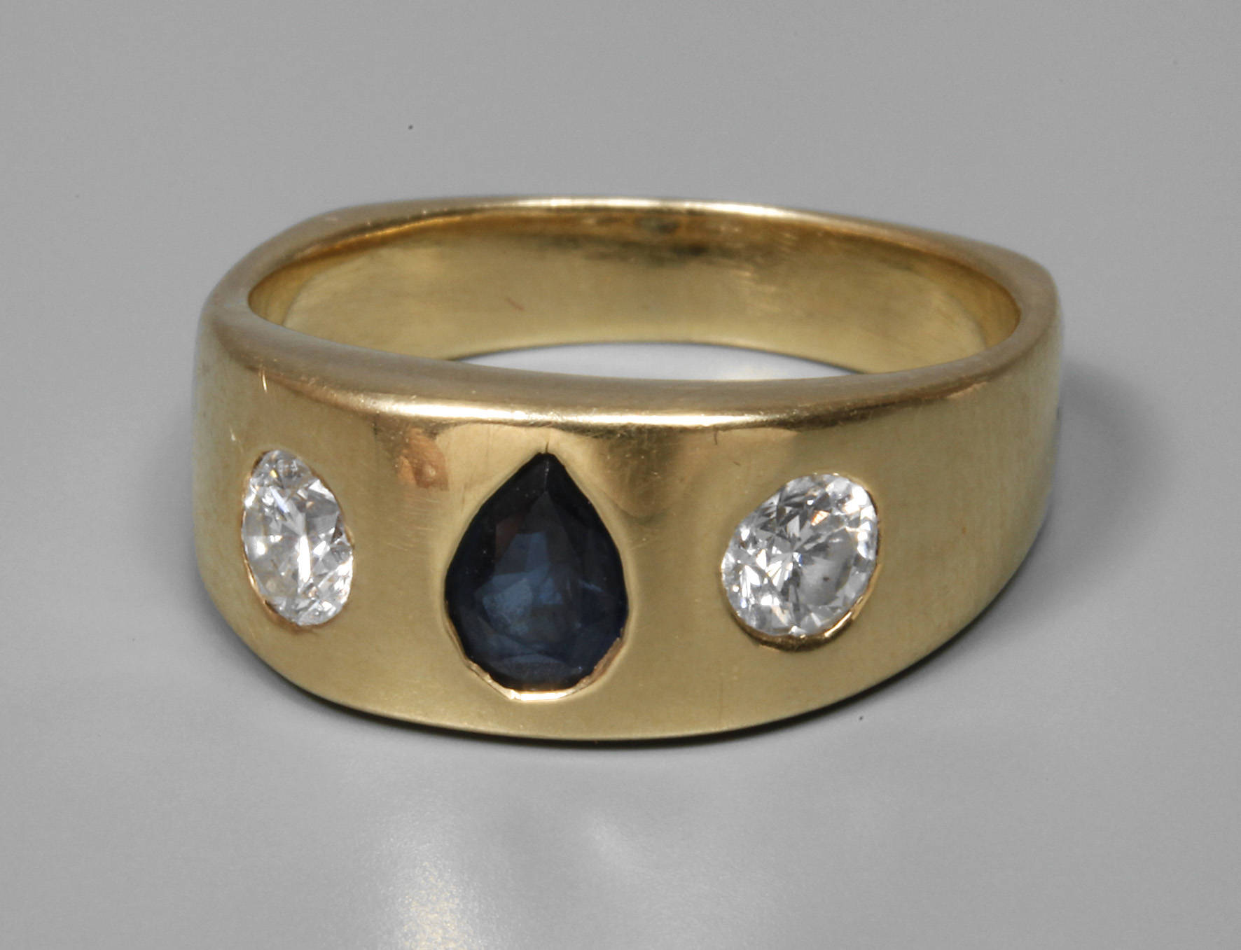 Damenring mit Saphir und Brillanten