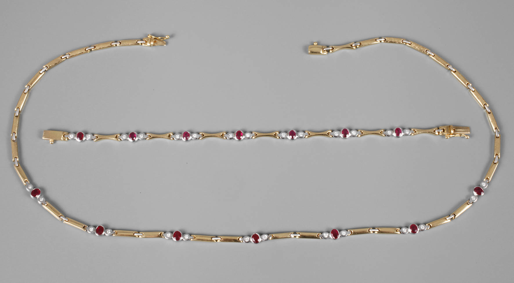 Schmuckset mit Rubinen und Brillanten