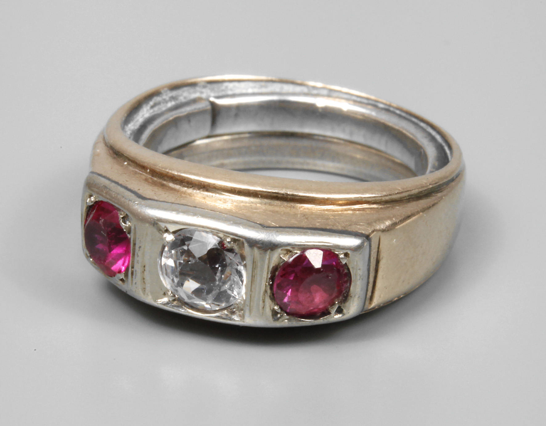 Damenring mit Steinbesatz