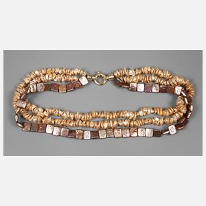 Perlencollier mit Goldschließe