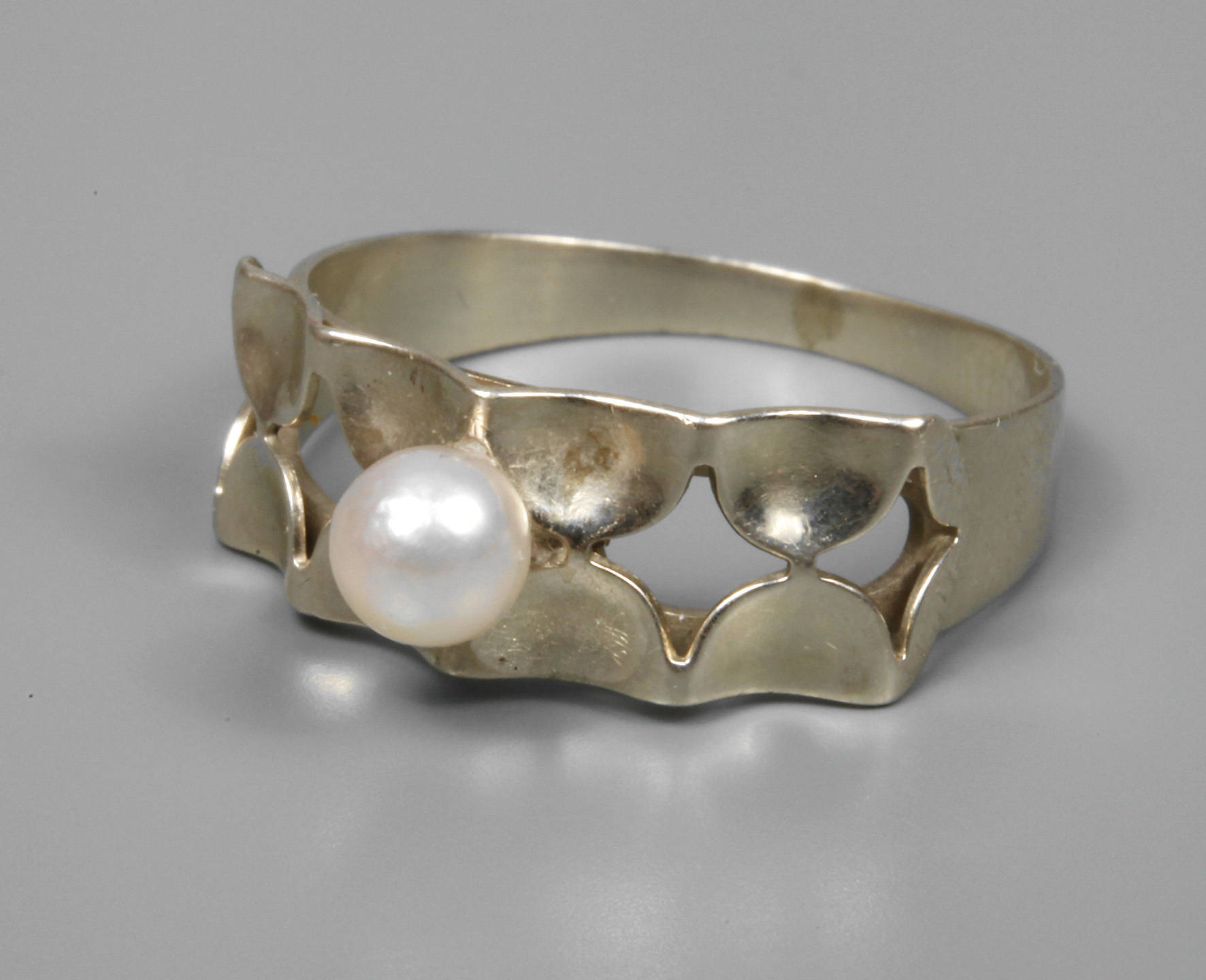 Damenring mit Perle