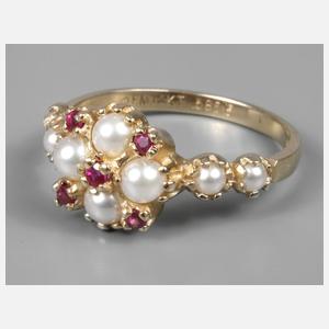 Damenring mit Perlen und Rubinen