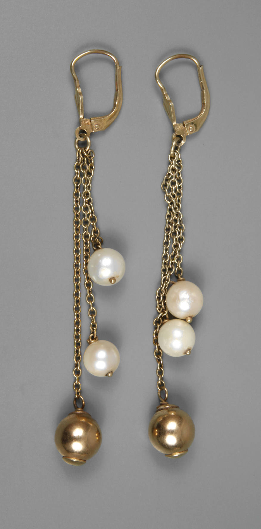 Paar Ohrhänger mit Perlen