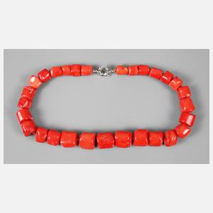 Kette aus Korallenästen