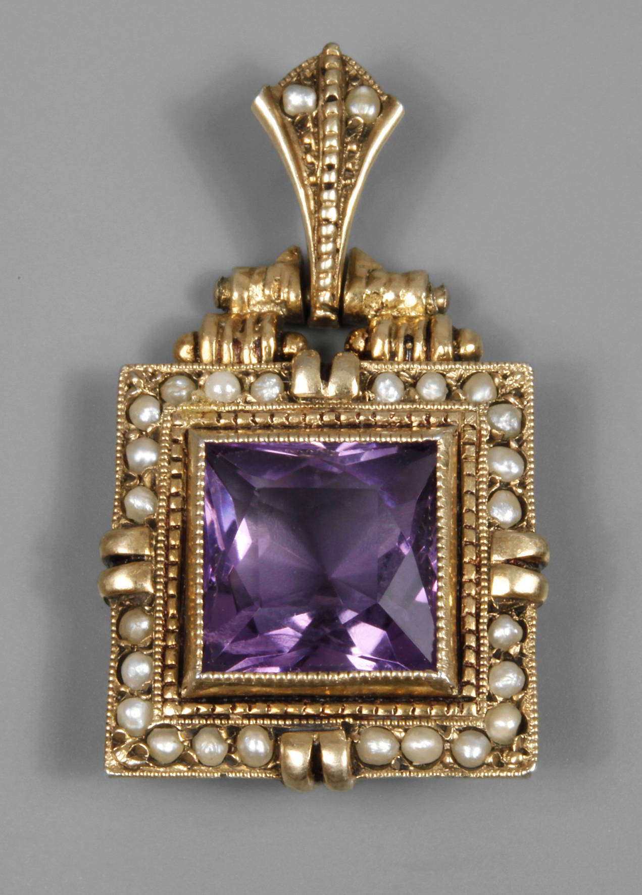 Anhänger mit Amethyst und Perlenbesatz