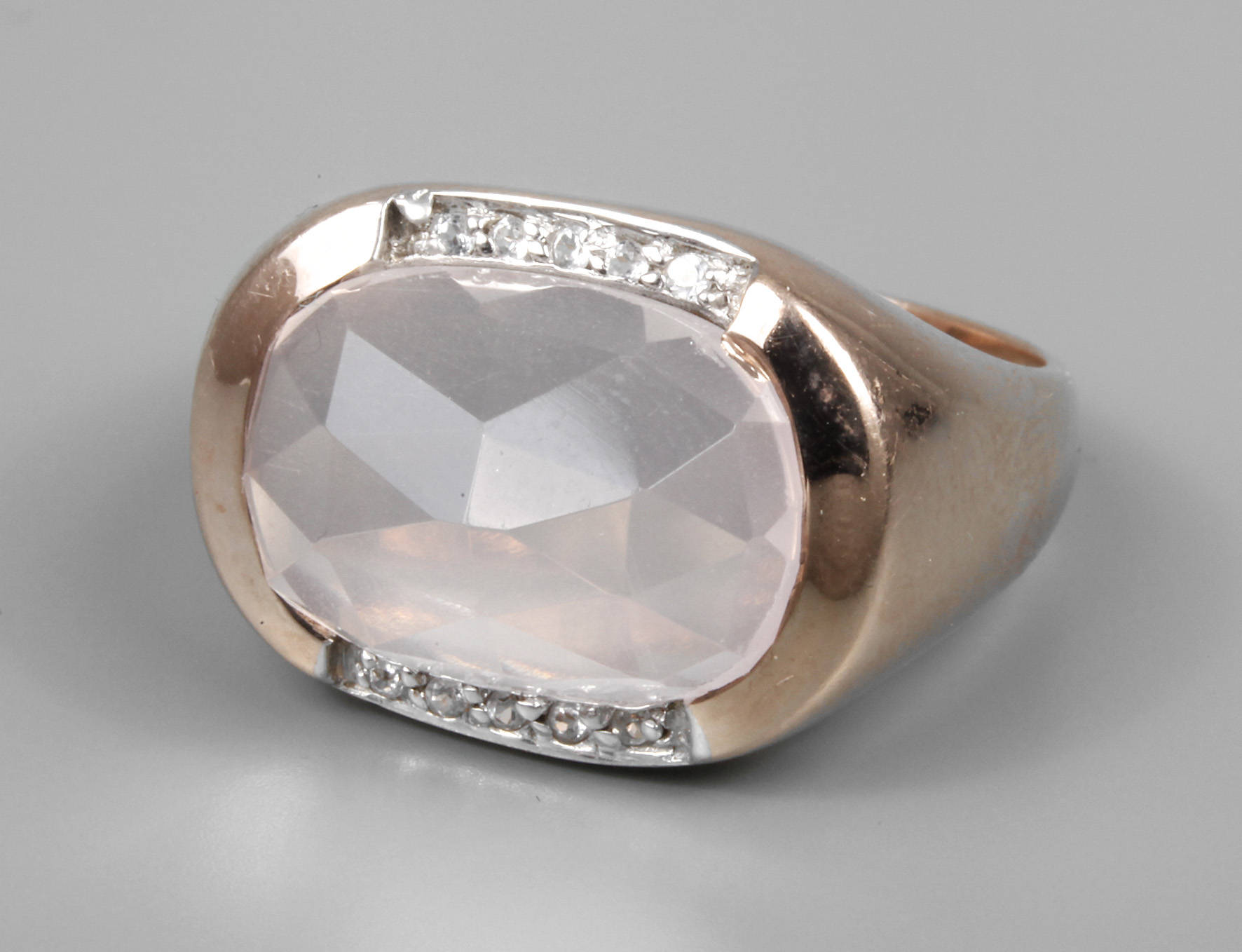 Damenring mit Rosenquarz und Diamanten