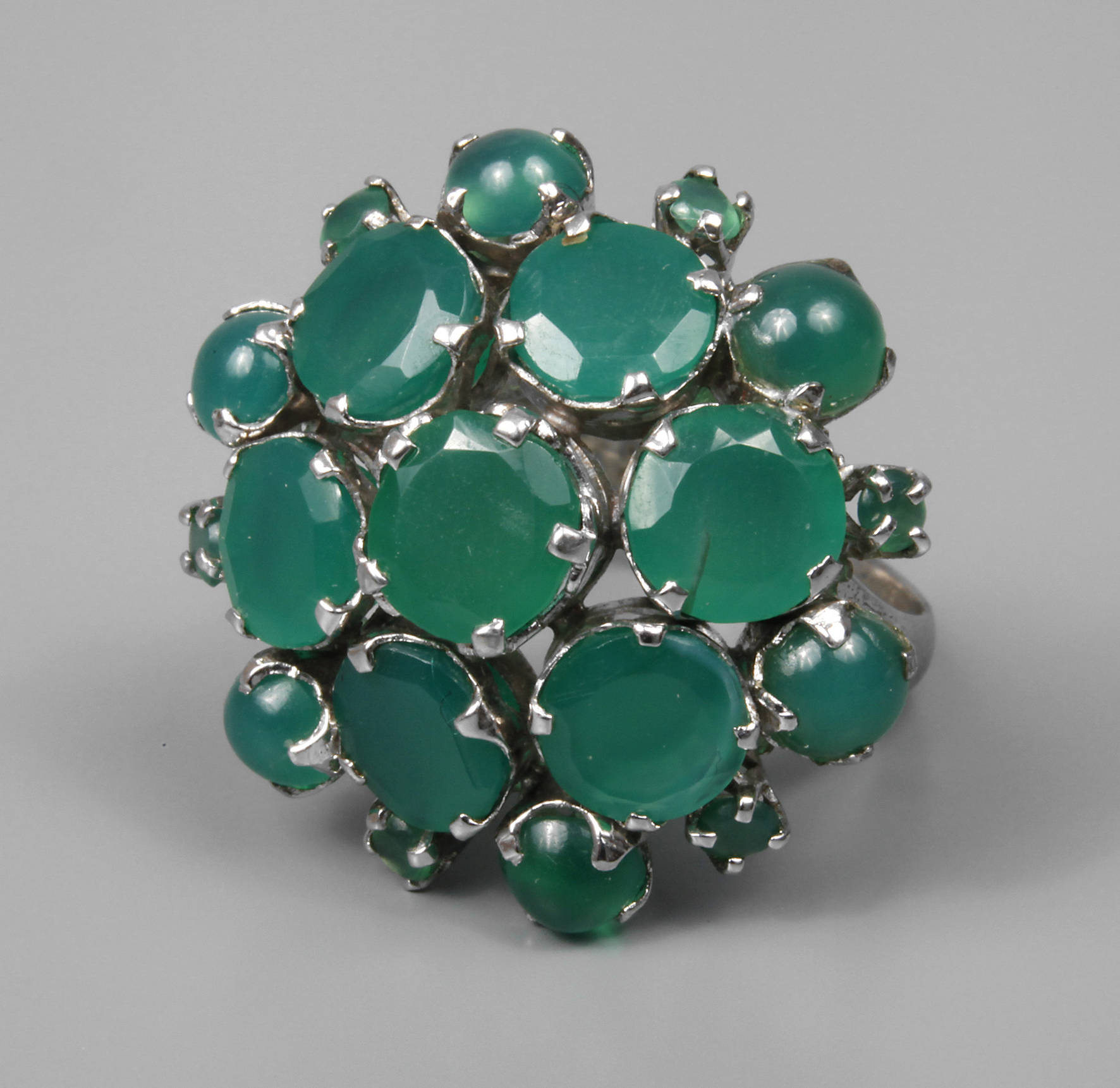 Damenring mit grünen Achaten