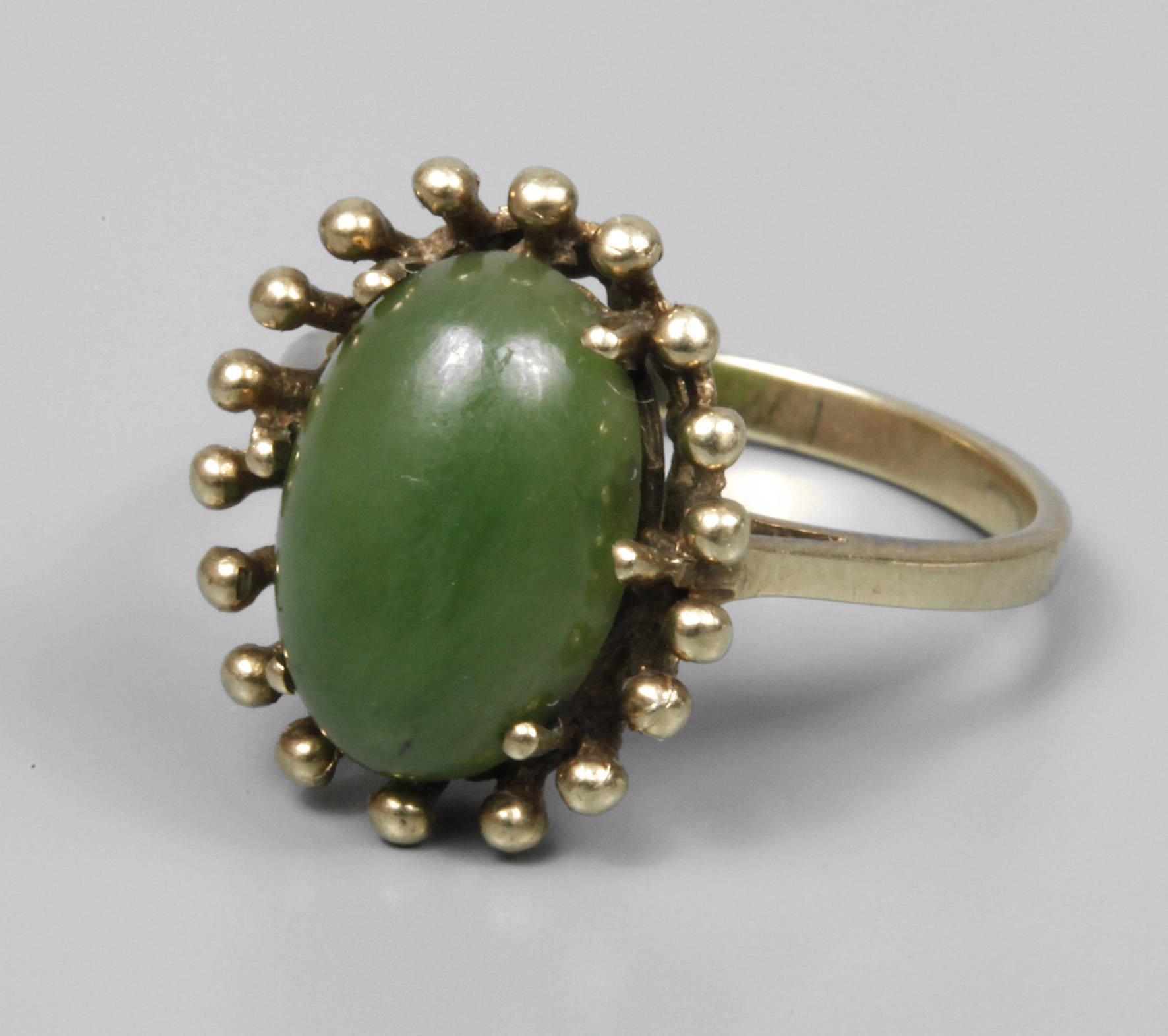 Damenring mit Jadecabochon