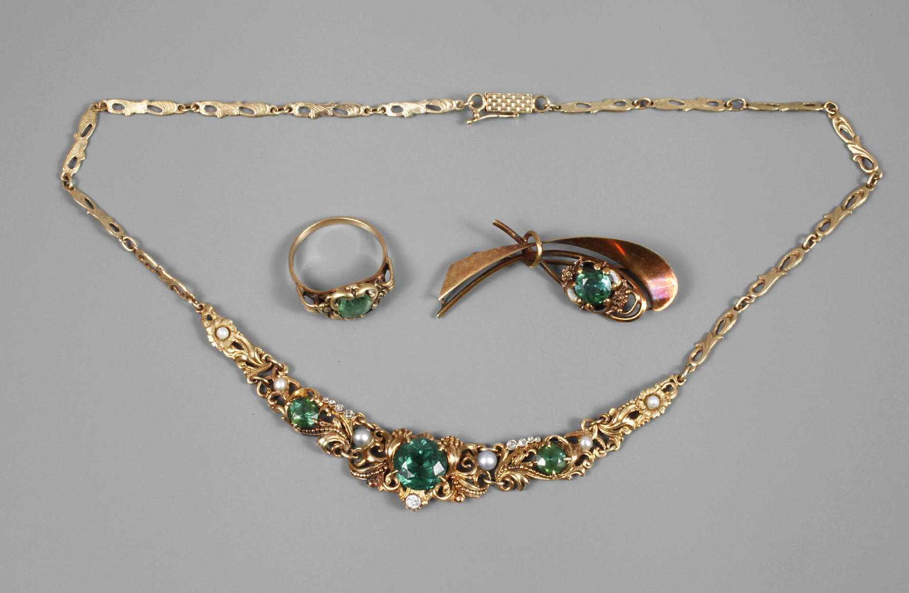 Schmuckset mit Turmalinbesatz