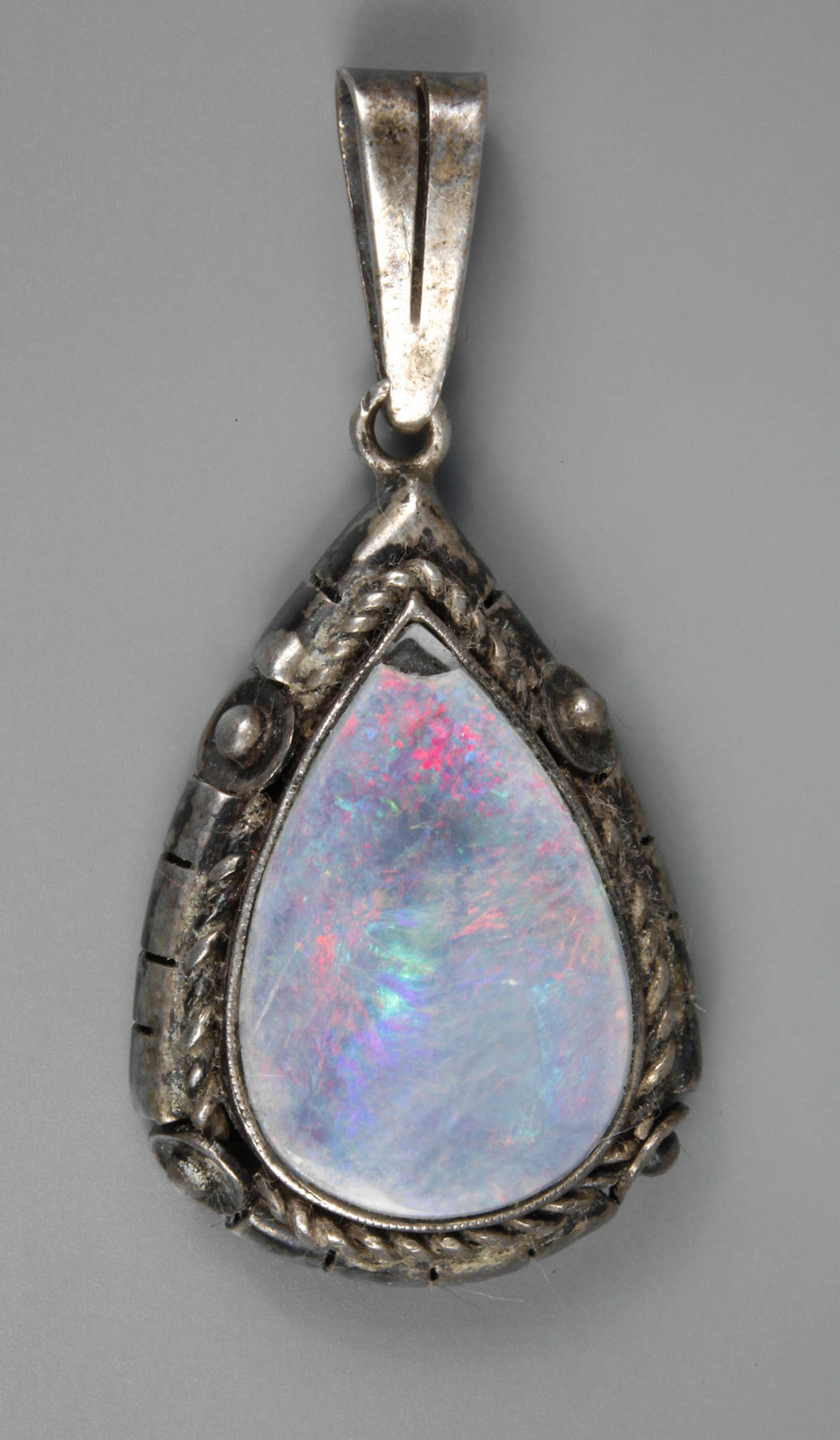 Anhänger mit Edelopal