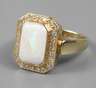 Damenring mit Edelopal und Brillanten
