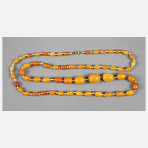 Langes Bernsteincollier