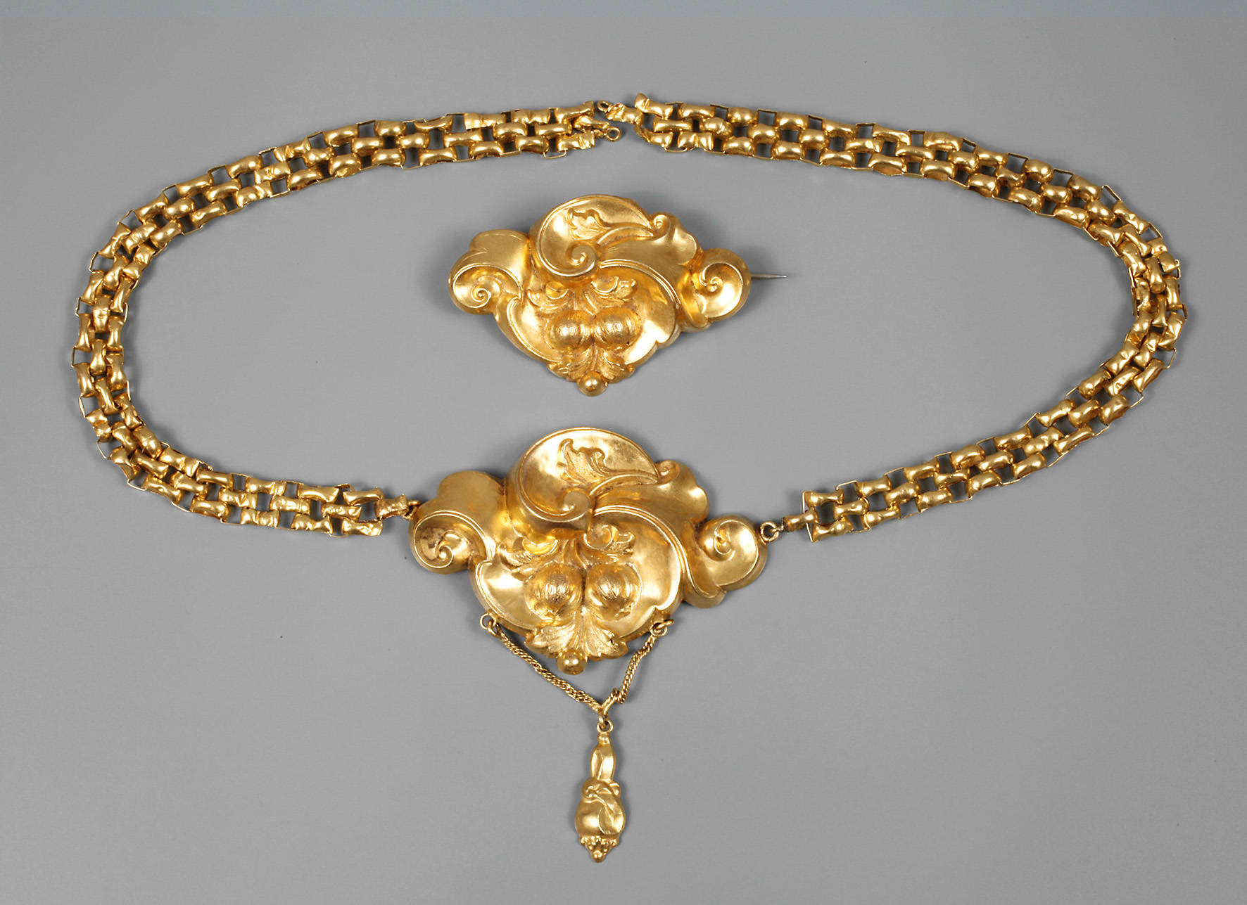 Collier und Brosche Biedermeier