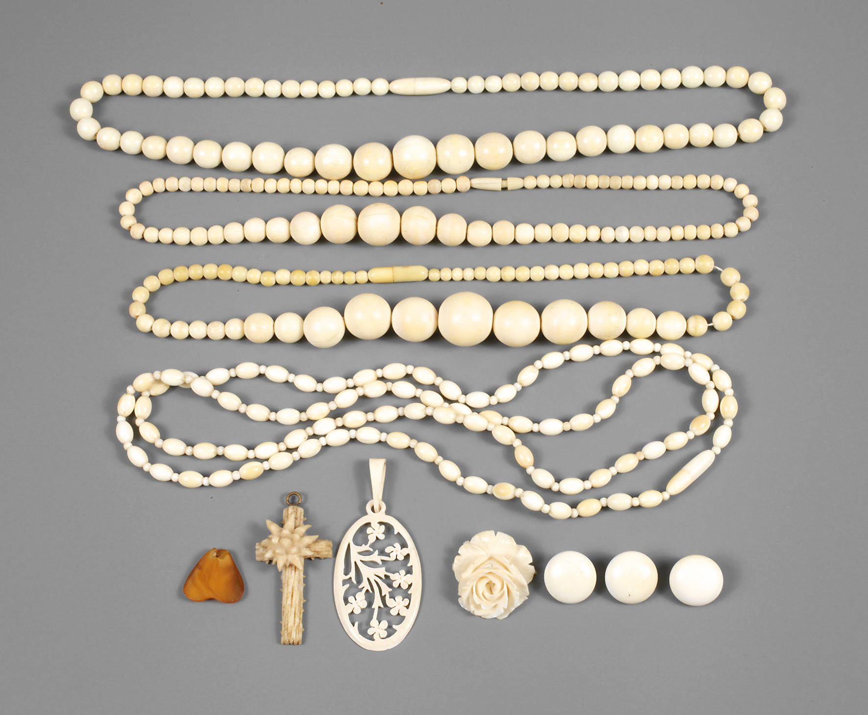 Umfangreiches Schmuckkonvolut Elfenbein