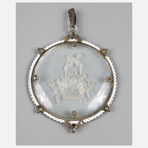 Großer Anhänger mit feiner Gravur