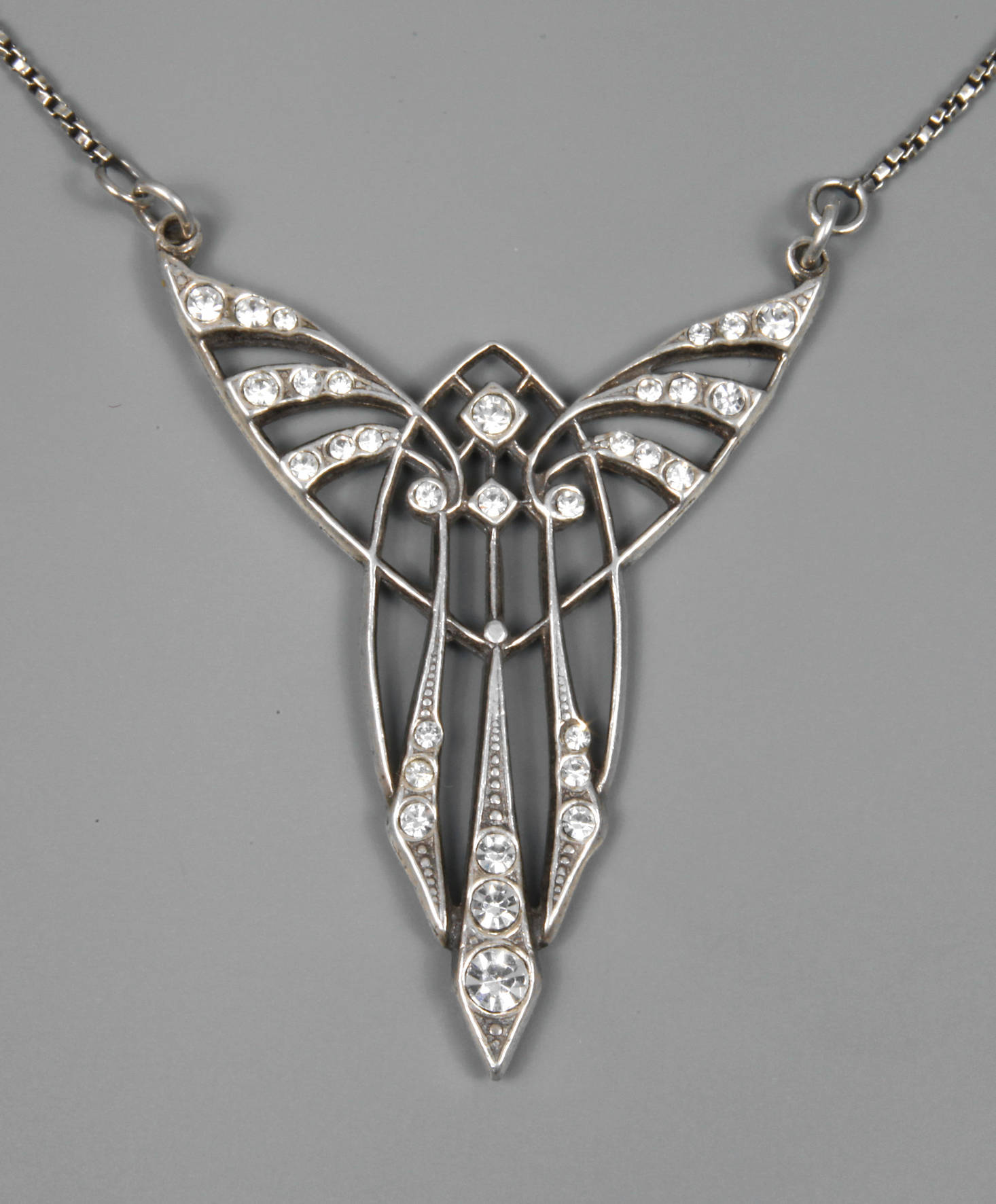 Collier mit Steinbesatz