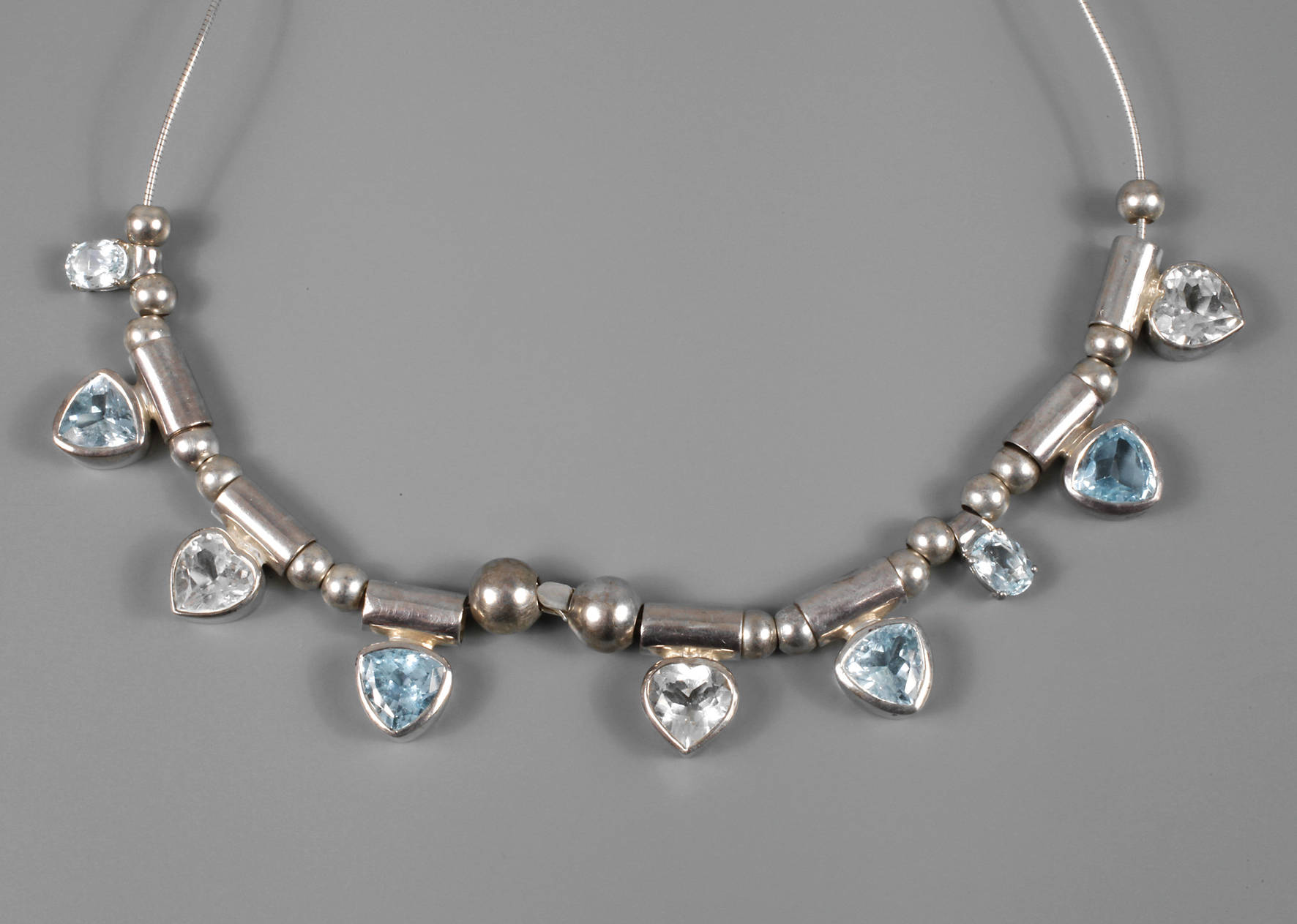 Silbercollier mit Topasen