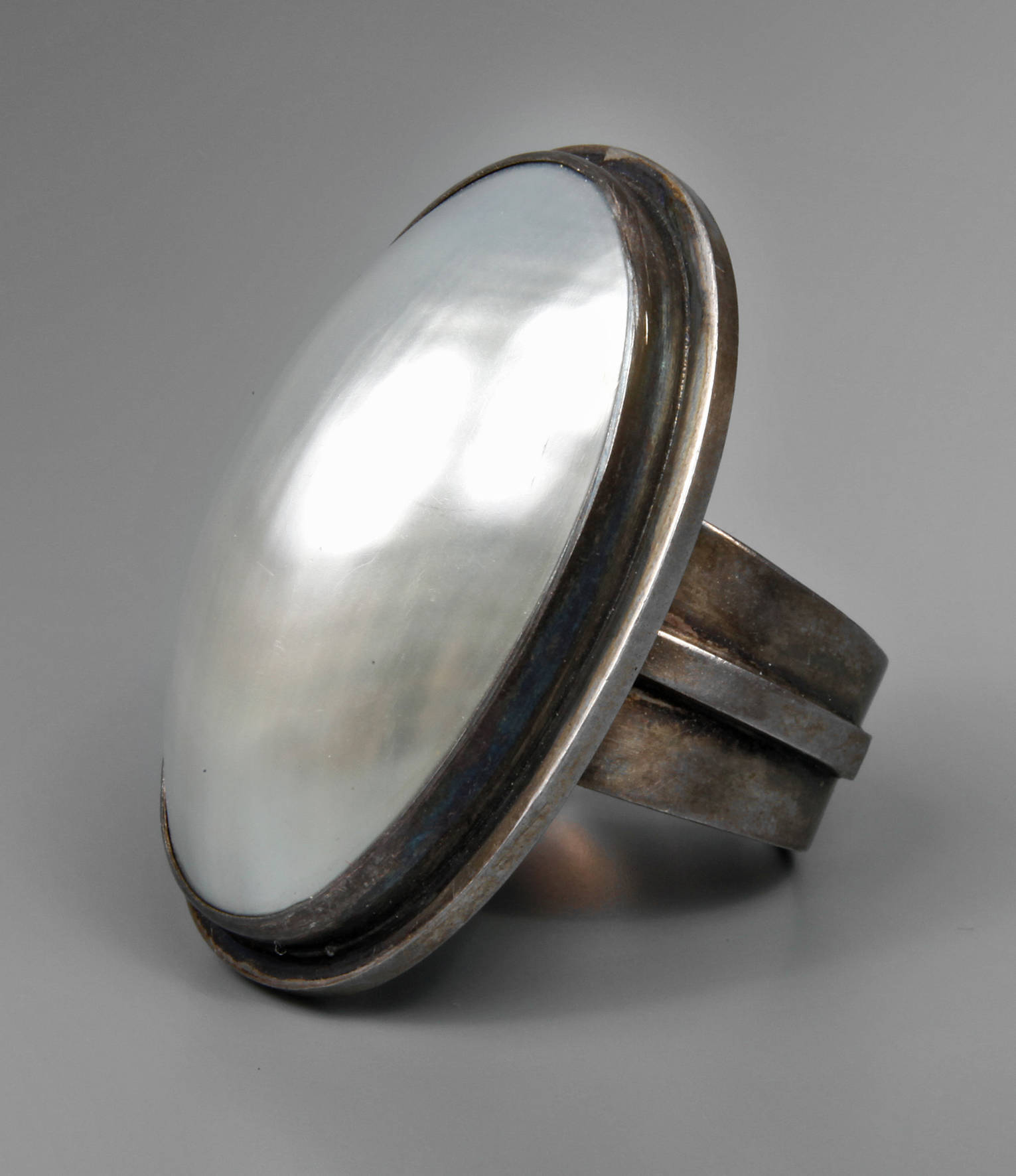 Damenring mit Perlmutt