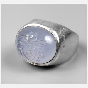 Silberring mit graviertem Chalzedoncabochon