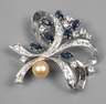 Silberbrosche mit Steinbesatz