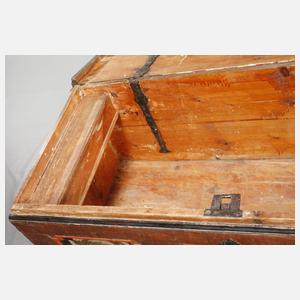 Barocke Flachdeckeltruhe