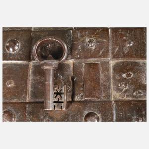 Bedeutende Eisentruhe