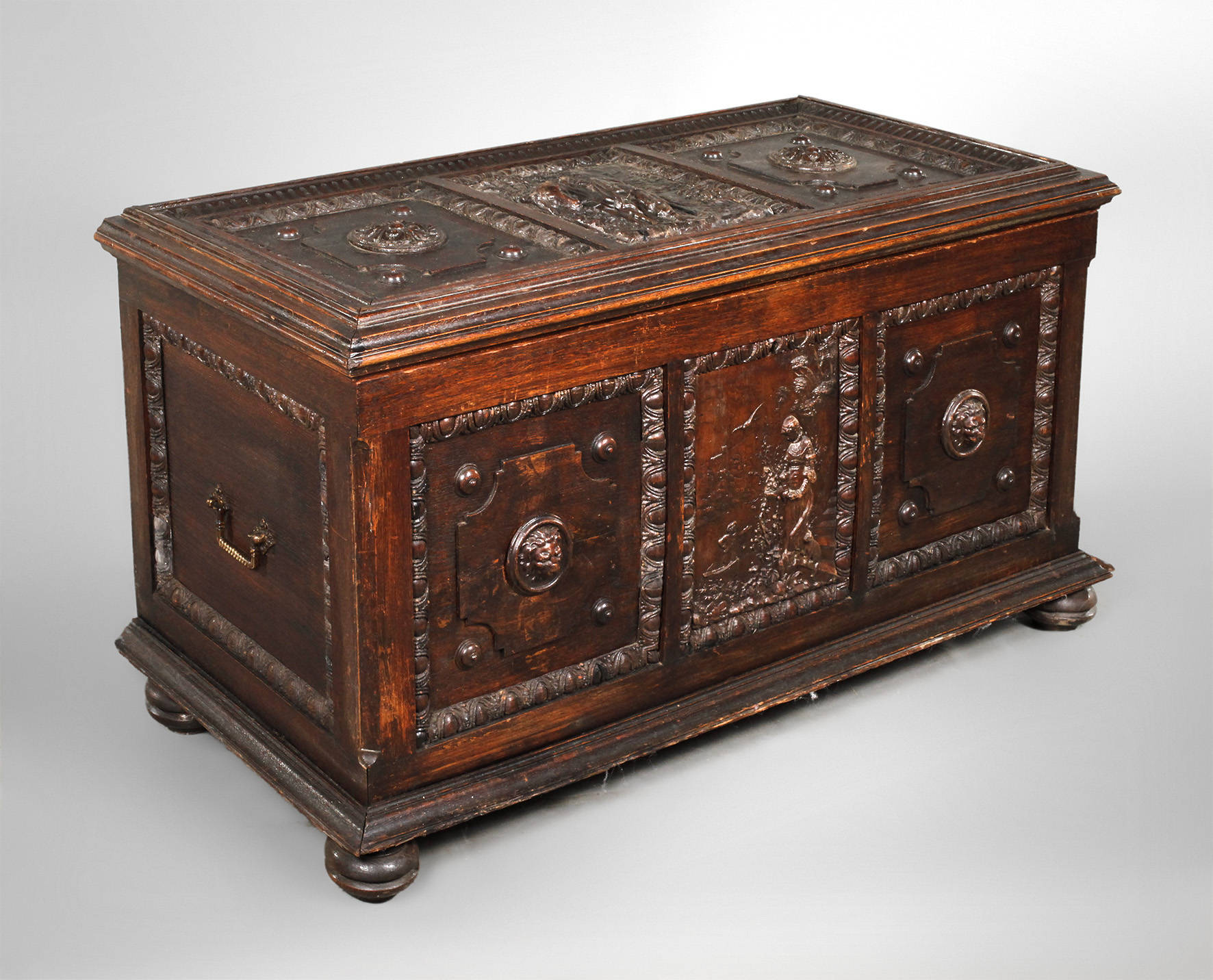 Eichentruhe Historismus