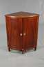 Biedermeier-Eckschrank aus Adelsbesitz
