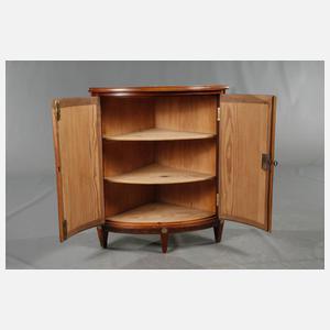 Biedermeier-Eckschrank aus Adelsbesitz