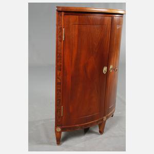 Biedermeier-Eckschrank aus Adelsbesitz