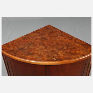 Biedermeier-Eckschrank aus Adelsbesitz