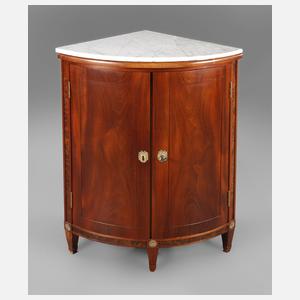 Biedermeier-Eckschrank aus Adelsbesitz