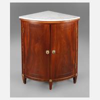 Biedermeier-Eckschrank aus Adelsbesitz111
