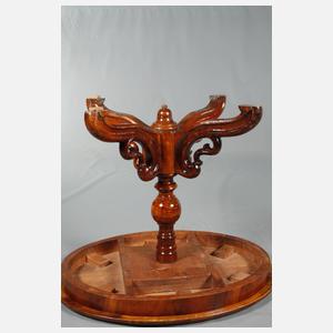 Kleiner ovaler Tisch