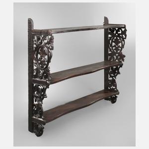 Geschnitztes Wandregal