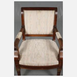 Schwerer Armlehnsessel